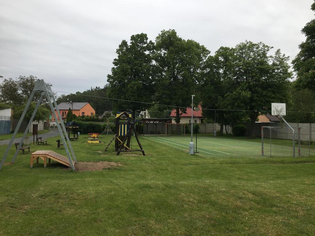 Podkrovi S Koupelnou Svinarov Exteriör bild